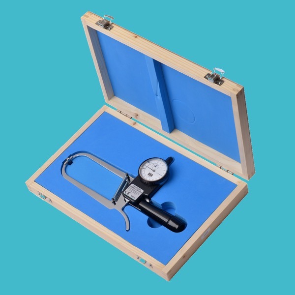Harpenden Skinfold Calipers precision engineered in wooden carrying case allowing me to measure body composition